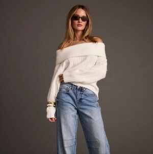 NWT Women's 12th Tribe Pamela Off-Shoulder Ivory Sweater Size Lg